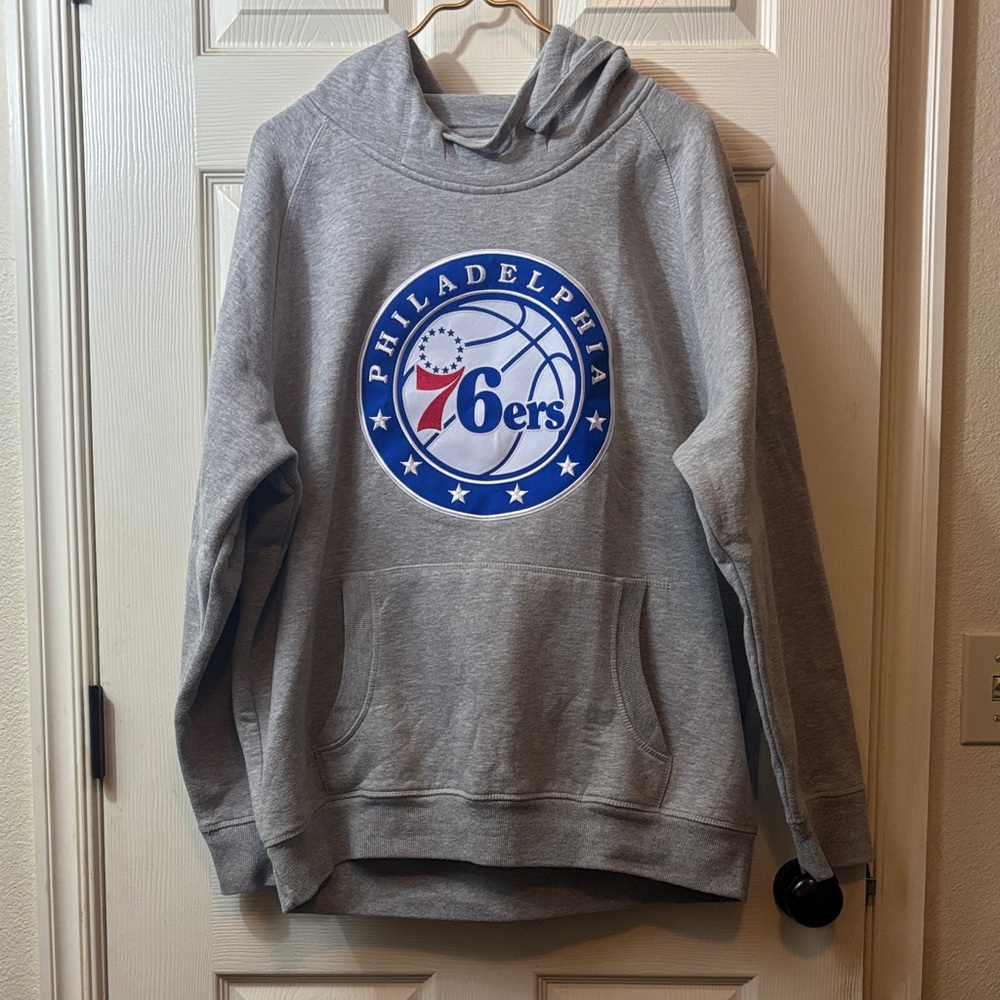 Antigua Gray Philadelphia 76ers Crewneck Sweatshirt with Blue & Red Logo